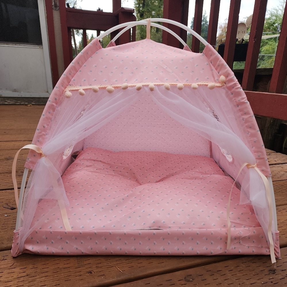 Glamping tent for pets